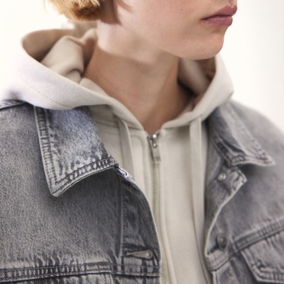 SOLD OUT NWT H&M CROPPED DENIM JACKET GREY SIZE XS - Picture 2 of 9